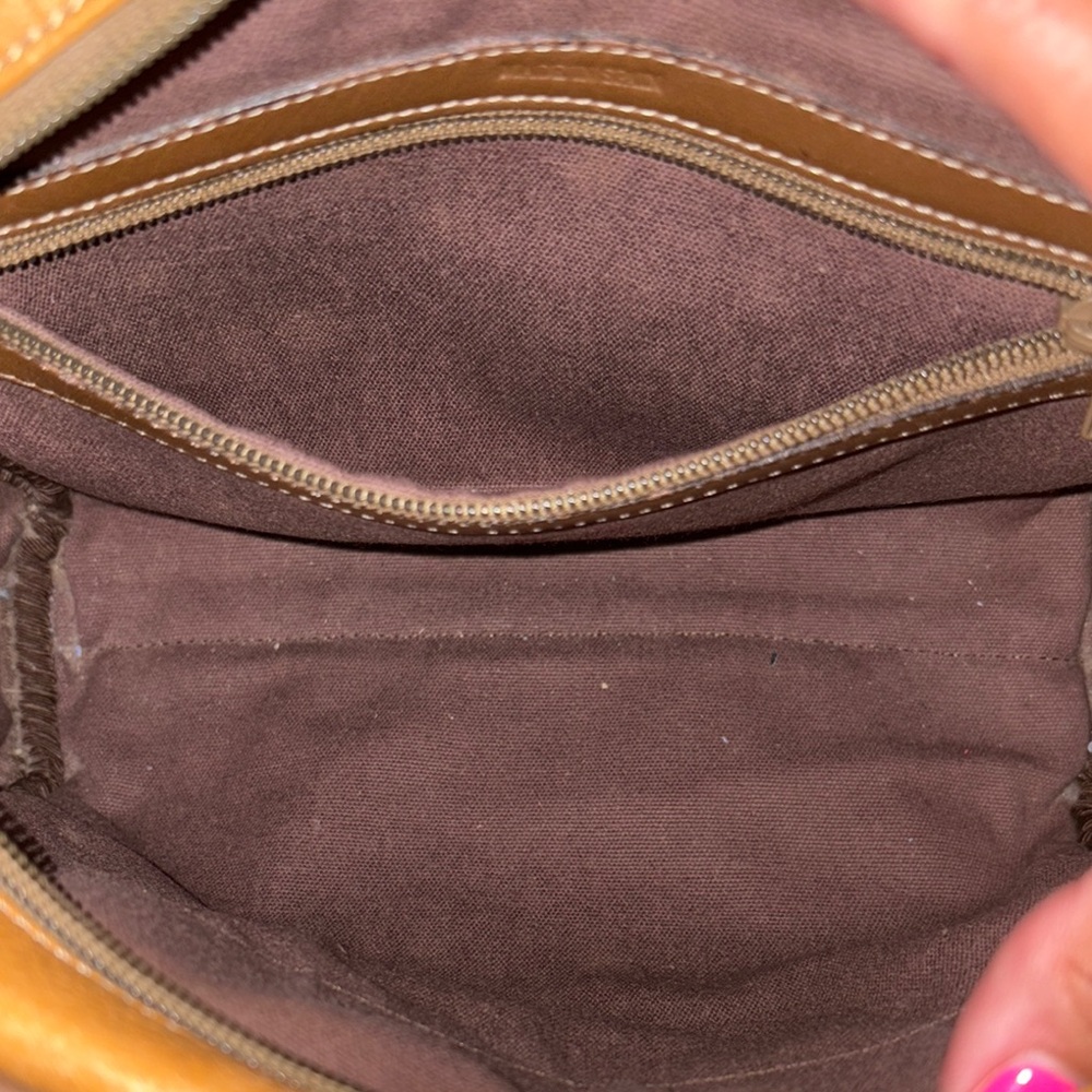Loewe Tan Leather Shoulder Bag - Picture 10 of 17